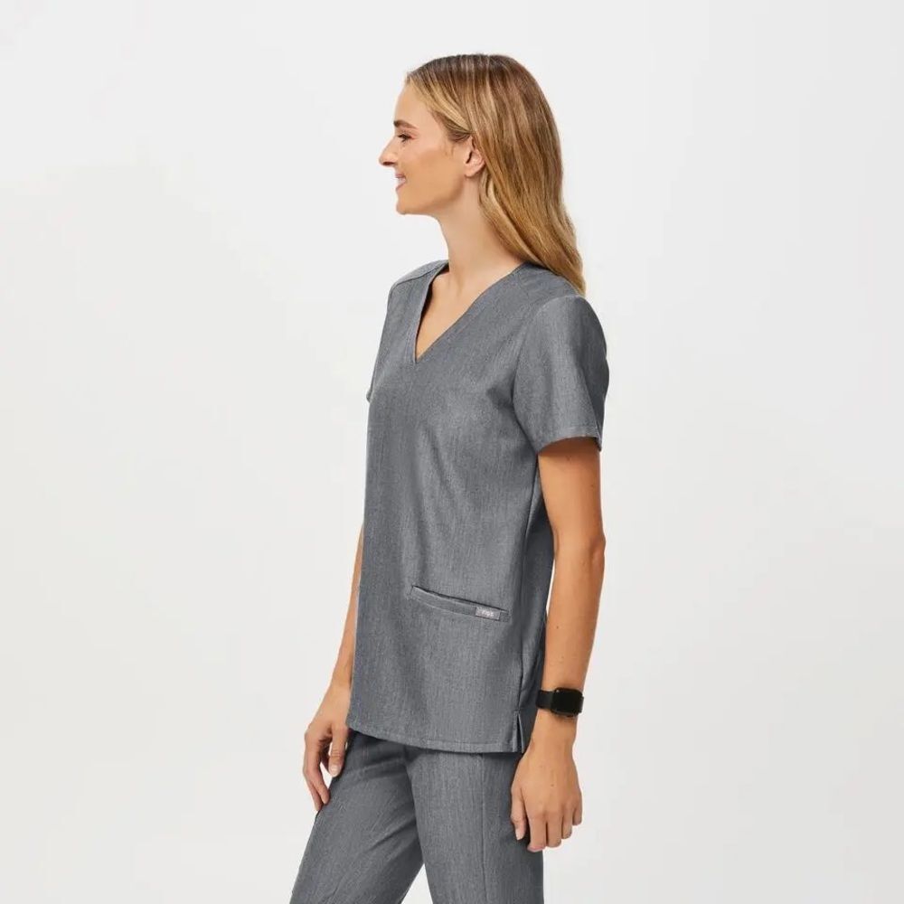 FIGS Tactical Collection | Graphite‎ Gray Casma Three Pocket Scrub Top M